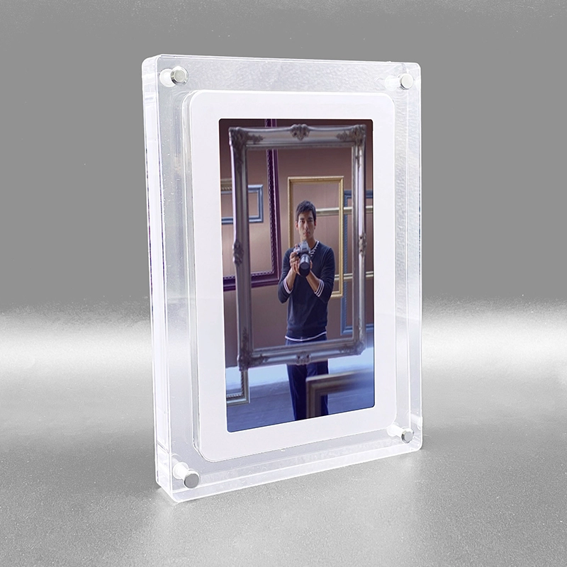 Battery operated digital photo and video frame with 7-inch IPS screen